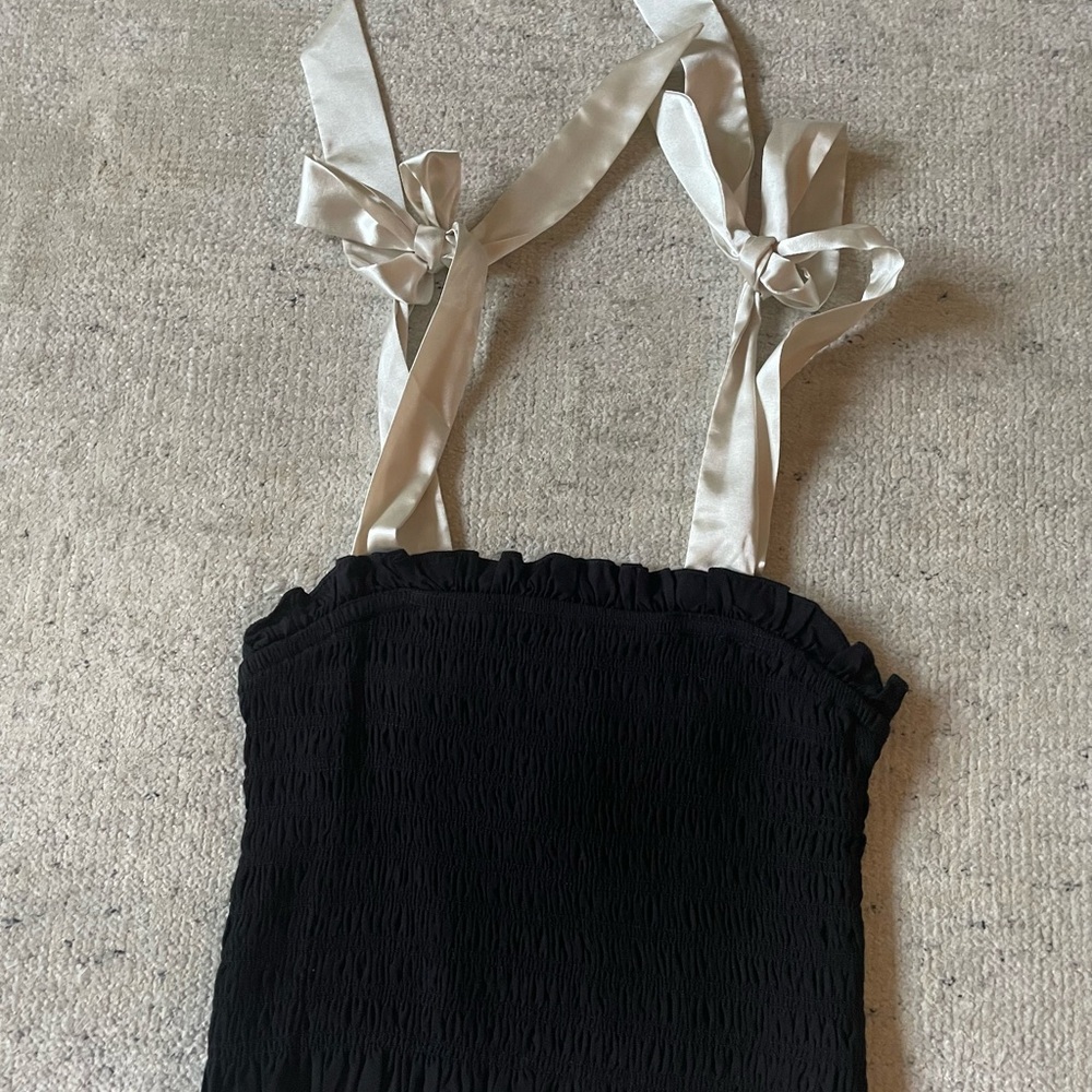 Girls NWT- Katie J NYC Black Smocked Crop top with satin Cream Tie Straps  M 10